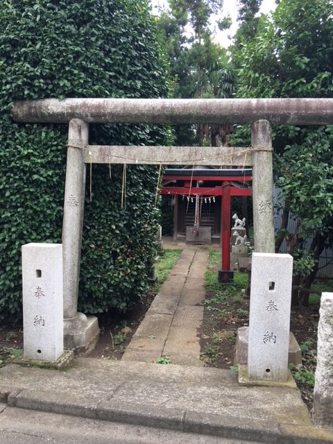 狛江駅からすぐの揚辻稲荷神社へ