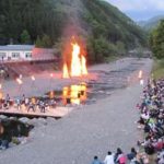 狛江市に沿って流れる川、多摩川の源流とは！　【多摩源流まつり　～水と火と味の祭典～】